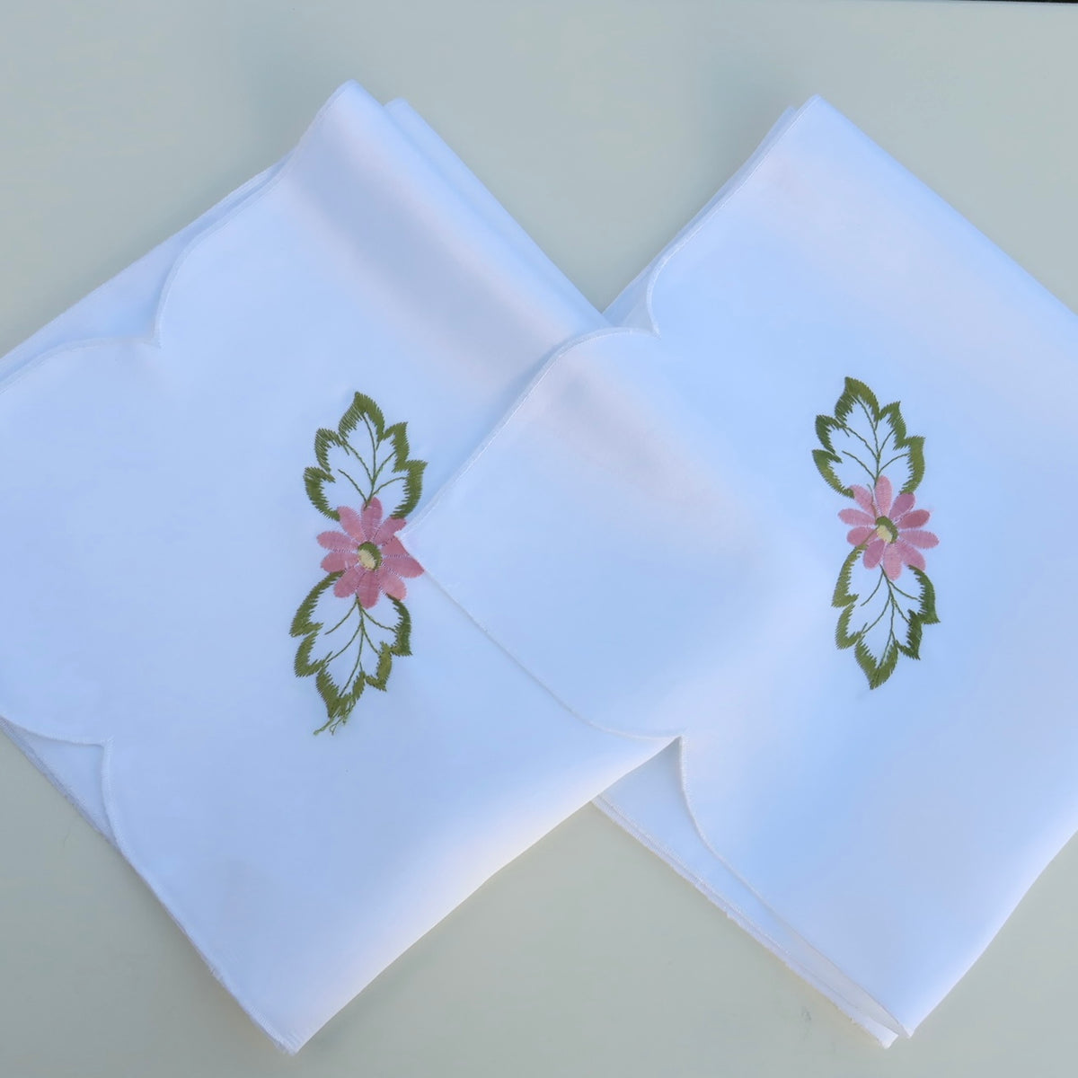 Personalized vintage napkin set with embroidered flower